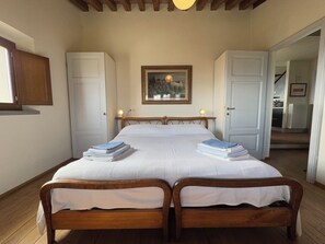 4 bedrooms, desk, iron/ironing board, travel cot