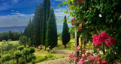 Villa with pool between Florence and Arezzo. Magical view