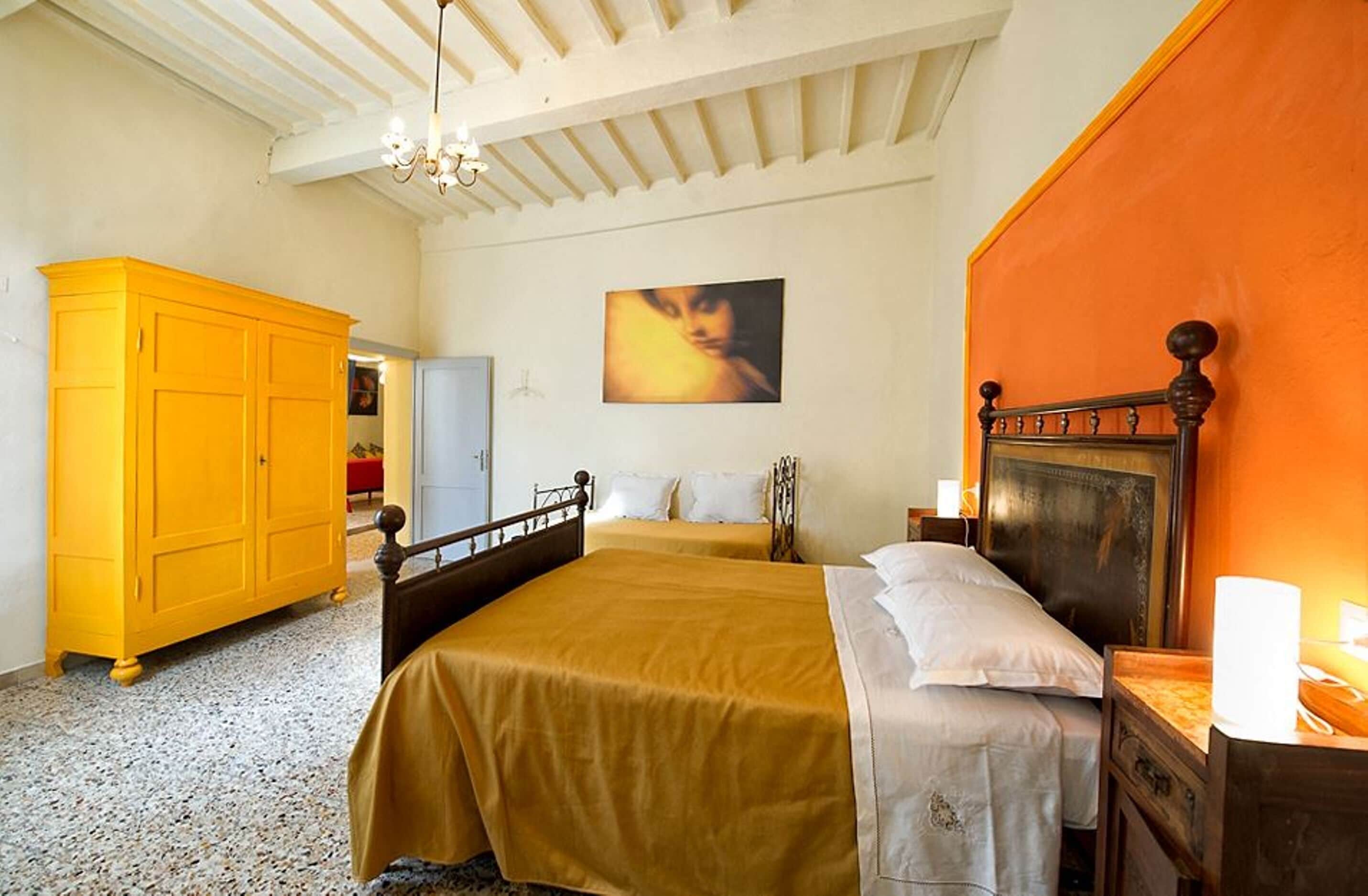 2 Schlafzimmer, Schreibtisch, Bügeleisen/Bügelbrett