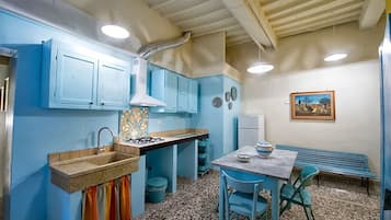 Geladeira, fogão, cooktop, lava-louças