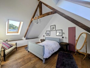 1 bedroom, iron/ironing board, travel cot, WiFi