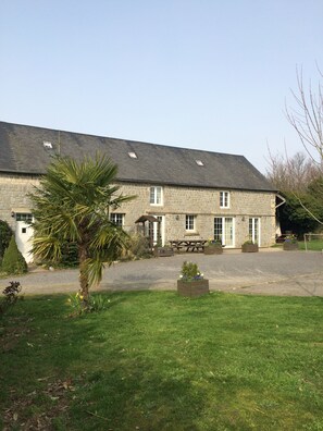 Exterior - Spacious Comfortable Gite, Linen/ Towels Etc Included, 4 Star Rated, 5kms Shops. (Romagny Fontenay)
