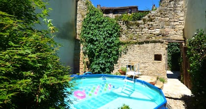Maison de Village Bijou Avec Piscine chauffée Dans Tranquil Courtyard Gardens