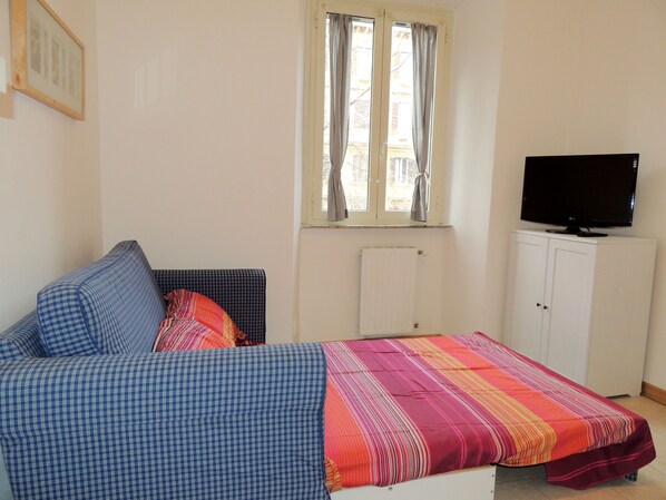 1 habitación, tabla de planchar con plancha, wifi gratis y ropa de cama