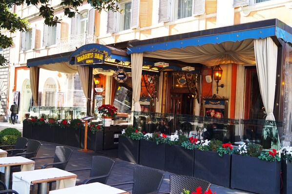 屋外ダイニングエリア