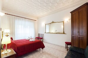 3 chambres, bureau, fer et planche à repasser, Wi-Fi gratuit