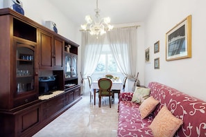 Télévision, chaîne hi-fi, espaces bureaux