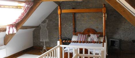 4 bedrooms, iron/ironing board, travel cot, free WiFi