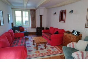 TV, fireplace, DVD player