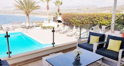 Una Villa de lujo frente al mar con piscina climatizada y vistas impresionantes