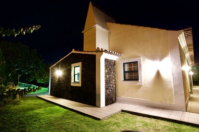 House, Villa close to the Sea, for Holidays in Biscoitos (Terceira Island)