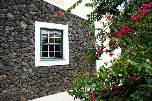 House, Villa close to the Sea, for Holidays in Biscoitos (Terceira Island)