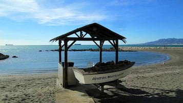 Playa en los alrededores y toallas de playa 