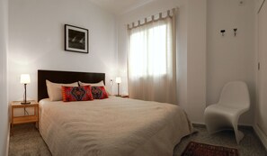 2 bedrooms, iron/ironing board, travel cot, free WiFi - Apart. 3, Casa Malaga with sea views & balcony (Málaga)