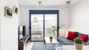 TV connectée, console de jeux vidéo, lecteur de DVD, livres