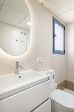 Combined shower/tub, hair dryer, towels, soap