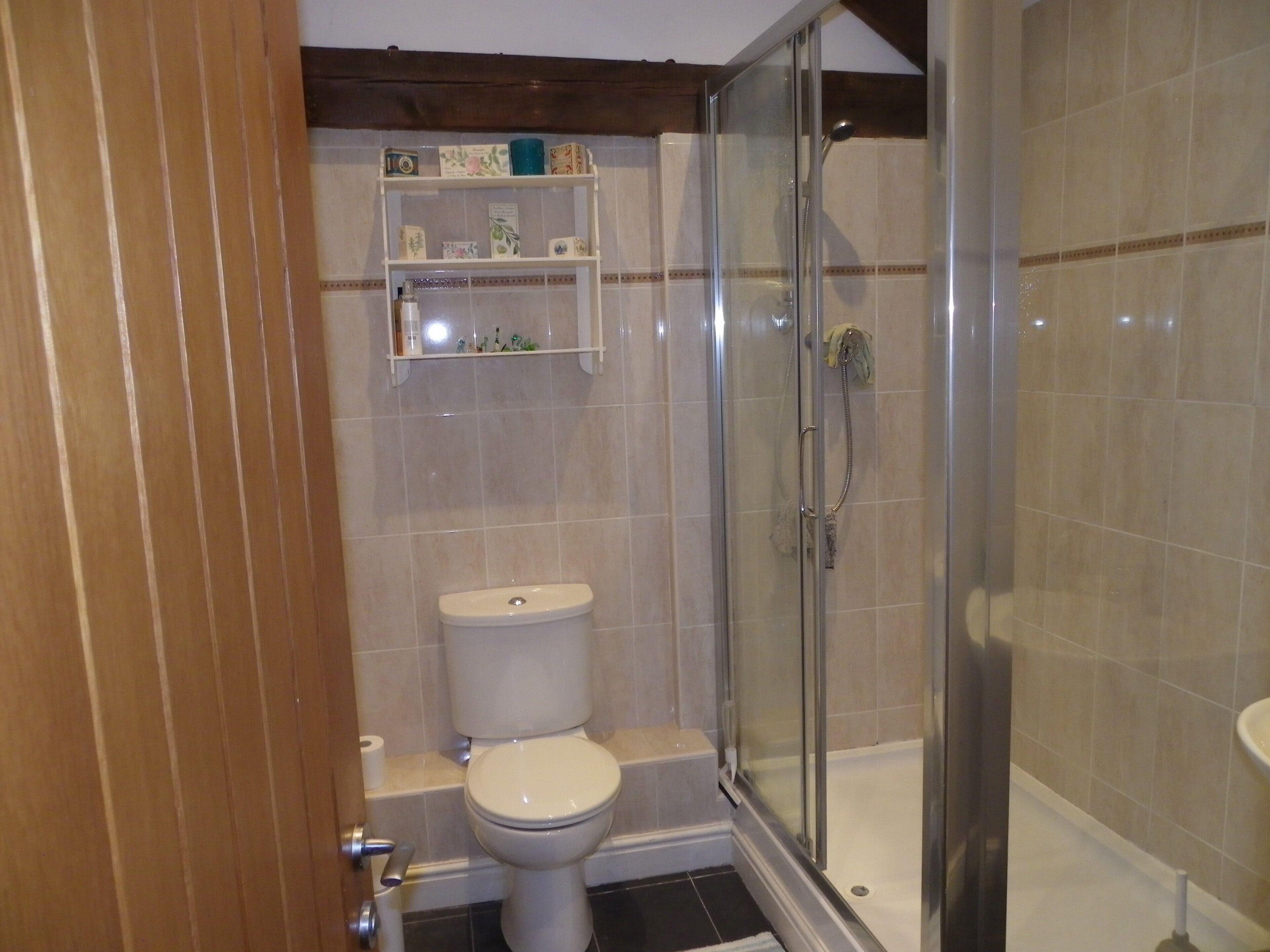 Bathtub, towels