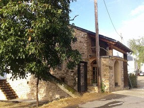Exterior - House with large garden in small village, Tedejo, Folgoso de la Ribera León  (Tedejo Folgoso de la Ribera León)