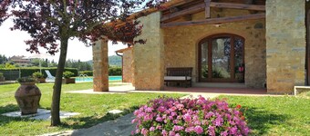 Stone house with private pool in Chianti