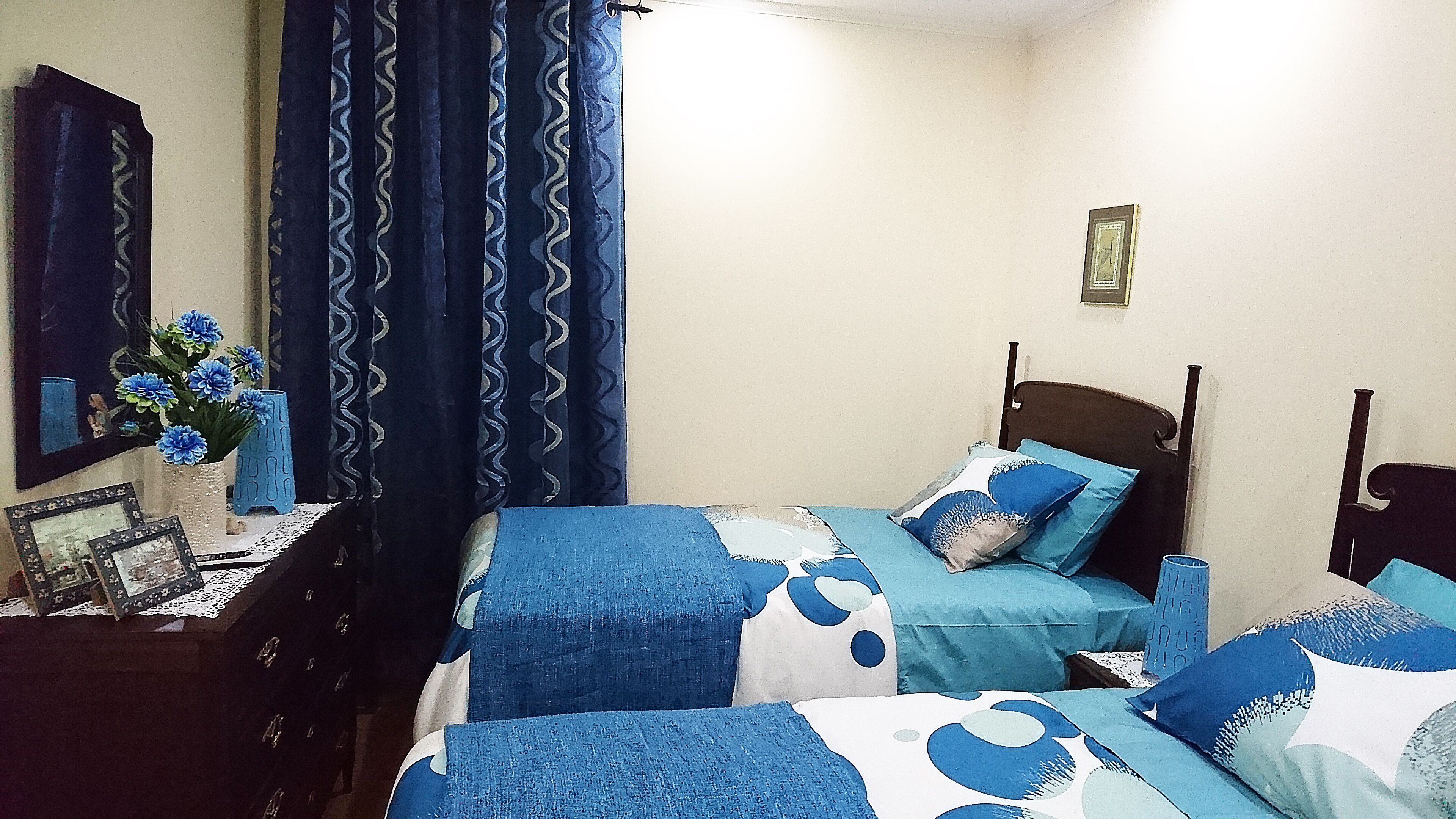 4 slaapkamers, een strijkplank/strijkijzer, gratis wifi, beddengoed