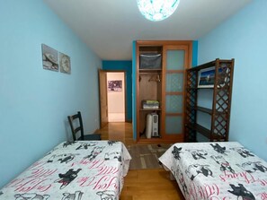 3 bedrooms, desk, iron/ironing board, free WiFi - Raxo Poio: Apartment/ flat - Raxó - Poio (Raxó - Poio)