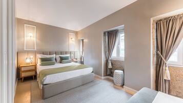 2 bedrooms, iron/ironing board, travel crib, internet