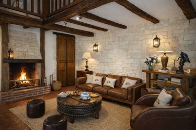 Wonderful relaxation guaranteed: swimming pool, jacuzzi, sauna, wooded park near Paris