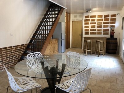 Encantadora casa con piscina, sauna, jacuzzi y gran parque. 