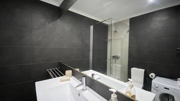 Doccia, asciugacapelli, asciugamani