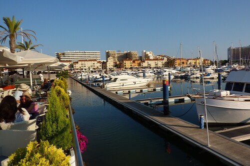 Apartment 200 mtrs. Marina Vilamoura with wifi in quiet area
