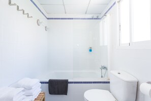 花灑/浴缸組合、風筒、坐浴桶、提供毛巾