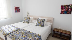3 bedrooms, iron/ironing board, internet, bed sheets