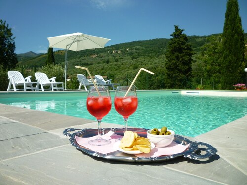 House in the Florentine hills with swimming pool, free parking and wifi