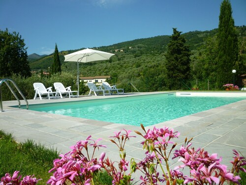 House in the Florentine hills with swimming pool, free parking and wifi