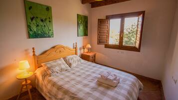 1 slaapkamer, een strijkplank/strijkijzer, wifi, beddengoed