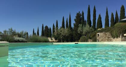 Charming farmhouse with stunning views and pool between Florence and Arezzo.