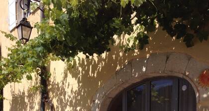 Gîte perché tout confort pour deux, dans le Diois, entre Vercors et Provence