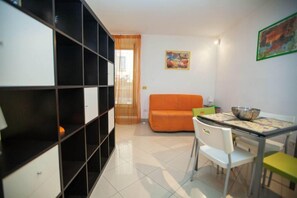 Smart TV, reproductor de DVD, libros y videoteca 