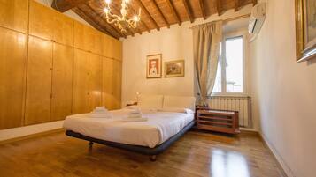 4 habitaciones, caja de seguridad en la habitación y escritorio