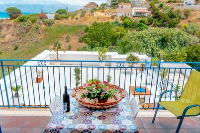 Bright apartment with sea view 200 meters from the beach wi fi car rental