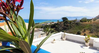 Bright apartment with sea view 200 meters from the beach wi fi car rental