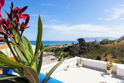 Bright apartment with sea view 200 meters from the beach wi fi car rental