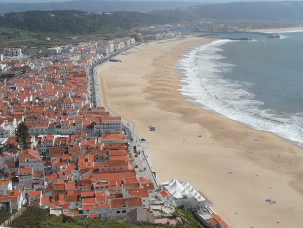 Beach nearby, sun loungers - Guesthouse / bed & breakfast / Quartos of hospedes- NAZARÉ- ALCOBAÇA. (Alcobaça)