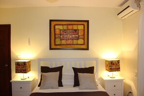 1 sovrum, värdeförvaringsskåp på rummet och strykjärn/strykbräda