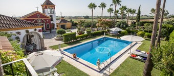 CHRISTMAS AND JANUARY OFFER! COUNTRY HOUSE AT 25 KM FROM SEVILLA, SWIMMING POOL, WIFI, A/C