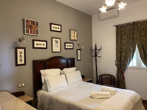 4 bedrooms, desk, iron/ironing board, WiFi