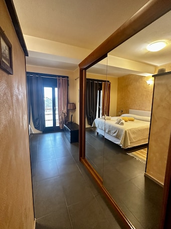 2 bedrooms, cribs/infant beds, free WiFi, bed sheets. THE TAVERN among the olive trees