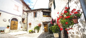 EcoVacations "Le Dispense" apartment mountain/lake, medieval village, 80km Rome