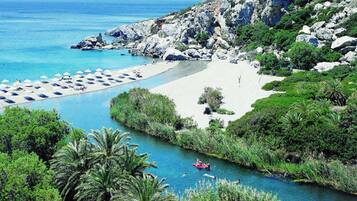 Una playa cerca
