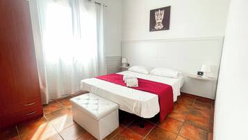 2 chambres, fer et planche à repasser, Wi-Fi, draps fournis
